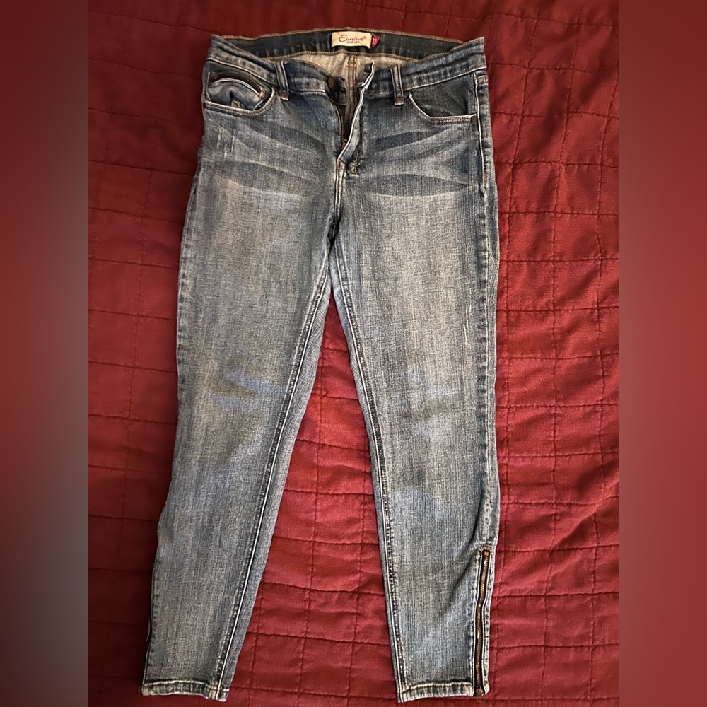 Medium wash skinny jeans